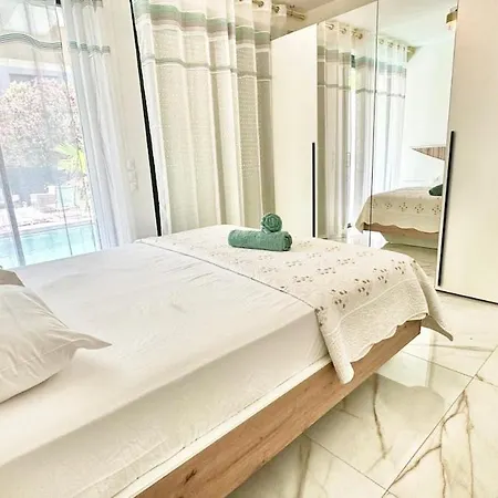 Modern With Jacuzzi Garden Saint-raphael 别墅