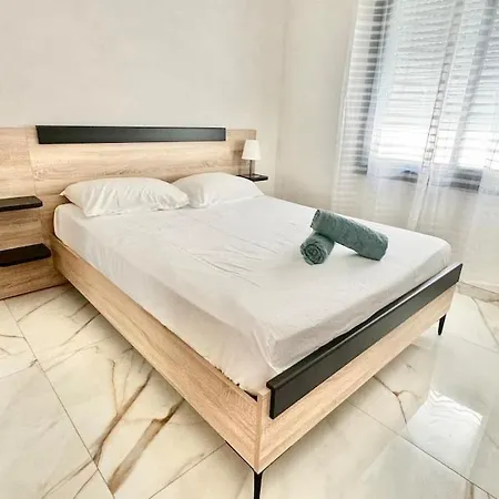Modern With Jacuzzi Garden Saint-raphael *